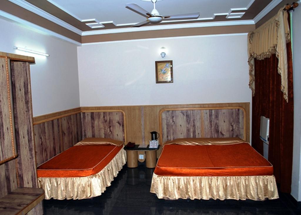 Hotel Chirag International Katra  Oda fotoğraf